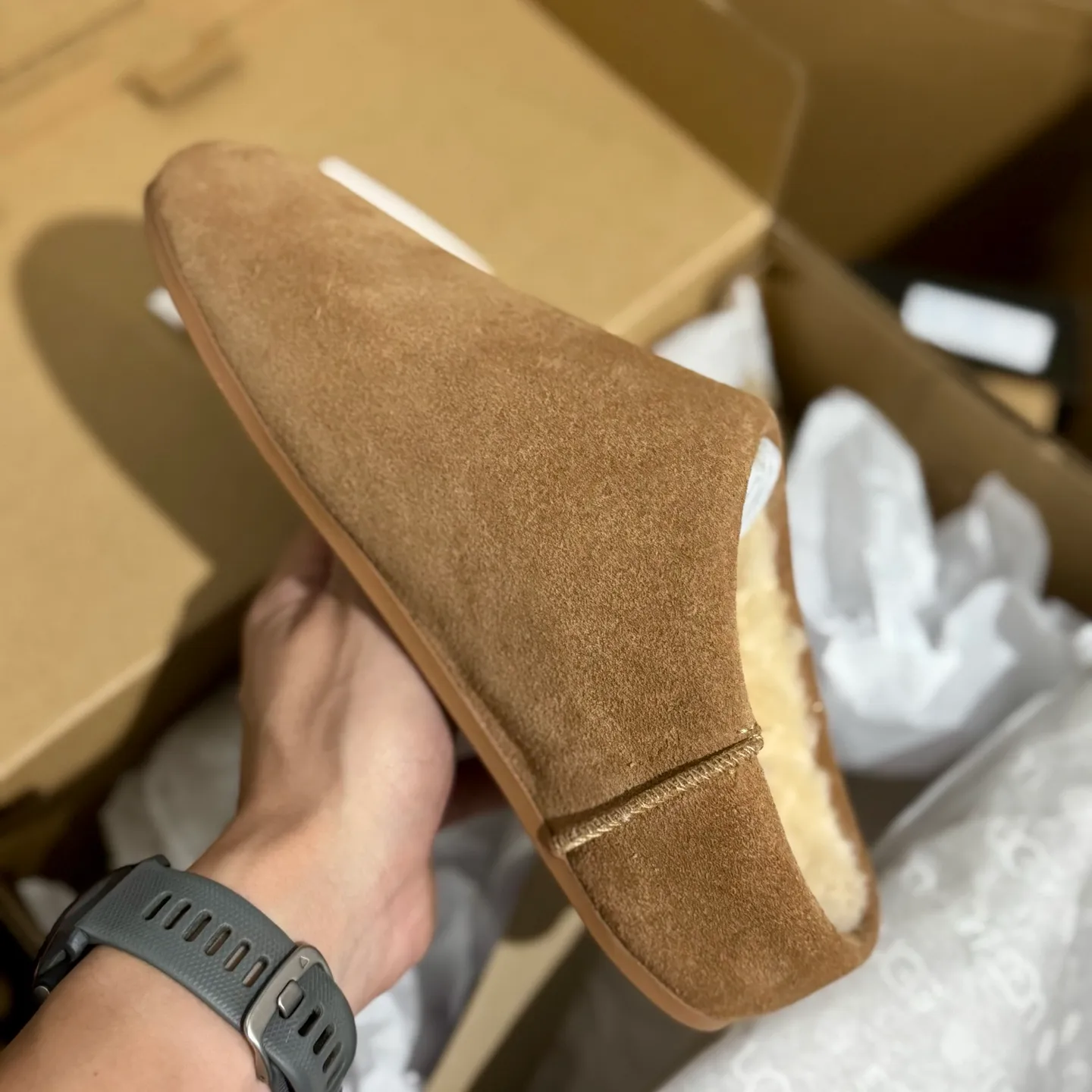 Self-pickup 💰440 Guangzhou original grade ❗️UGG Elea Slip-On Thin slip-on 1171390 Indoor slip-on lazy shoes Independent original development outsole Cashmere insole Keep warm in winter Shoe body material Water-repellent coated suede upper 17mm UGGPURE implanted wool insole Lightweight non-slip comfortable rubber outsole Full package # Size: 35 36 37 38 39 40